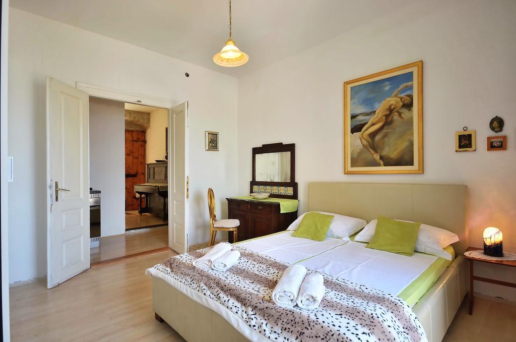 Apartment Pere S Mora Mimice Bilik gambar